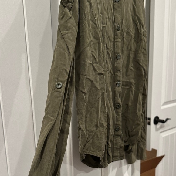 Soho Women's Dark Green Sleeveless Button Down Shirt - Picture 4 of 5